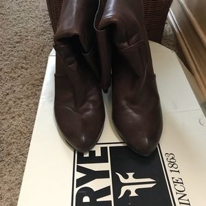 Frye brown cow boy boots